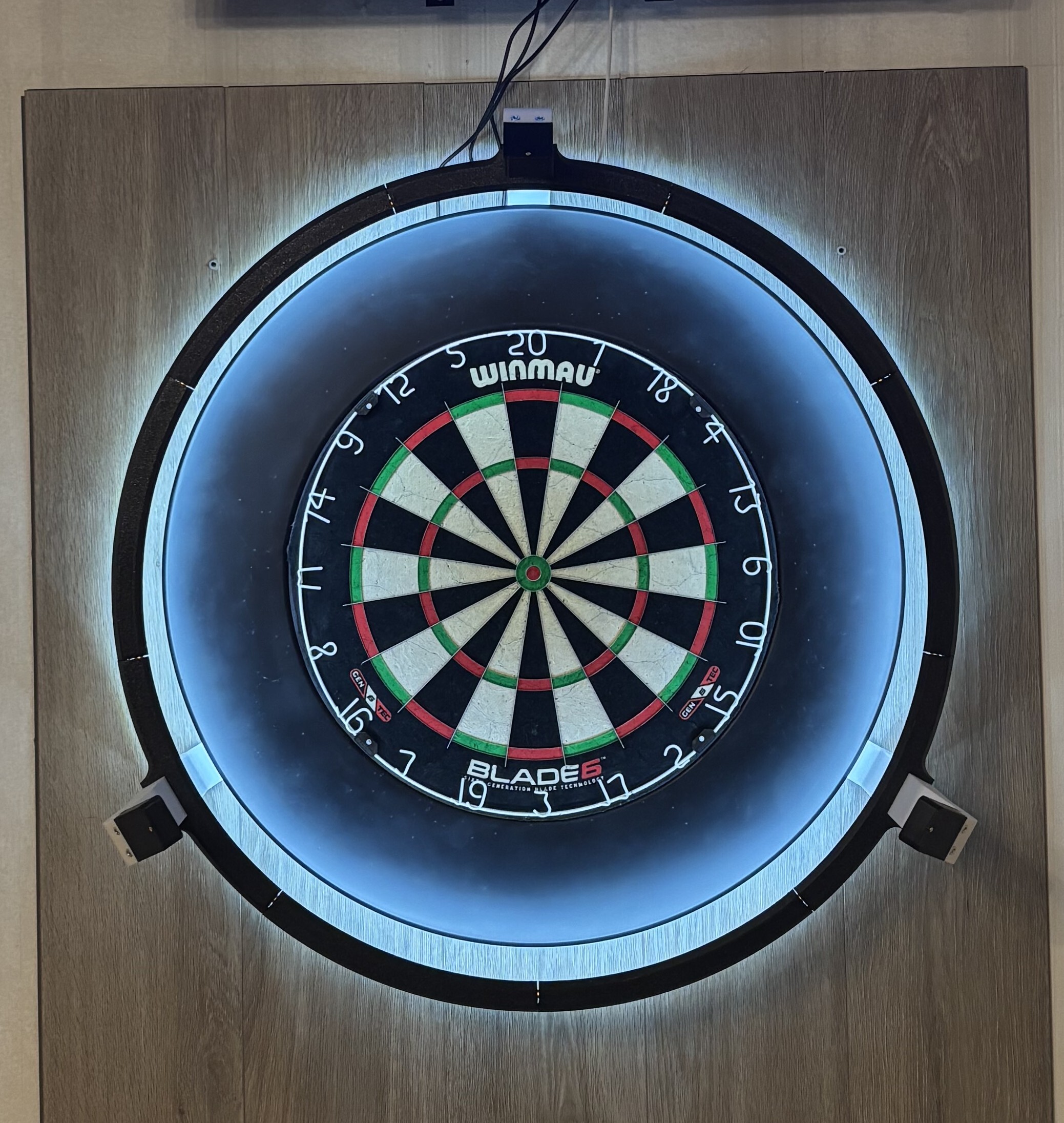 3D-gedruckter Dart-Ring mit Beleuchtung und Kameras